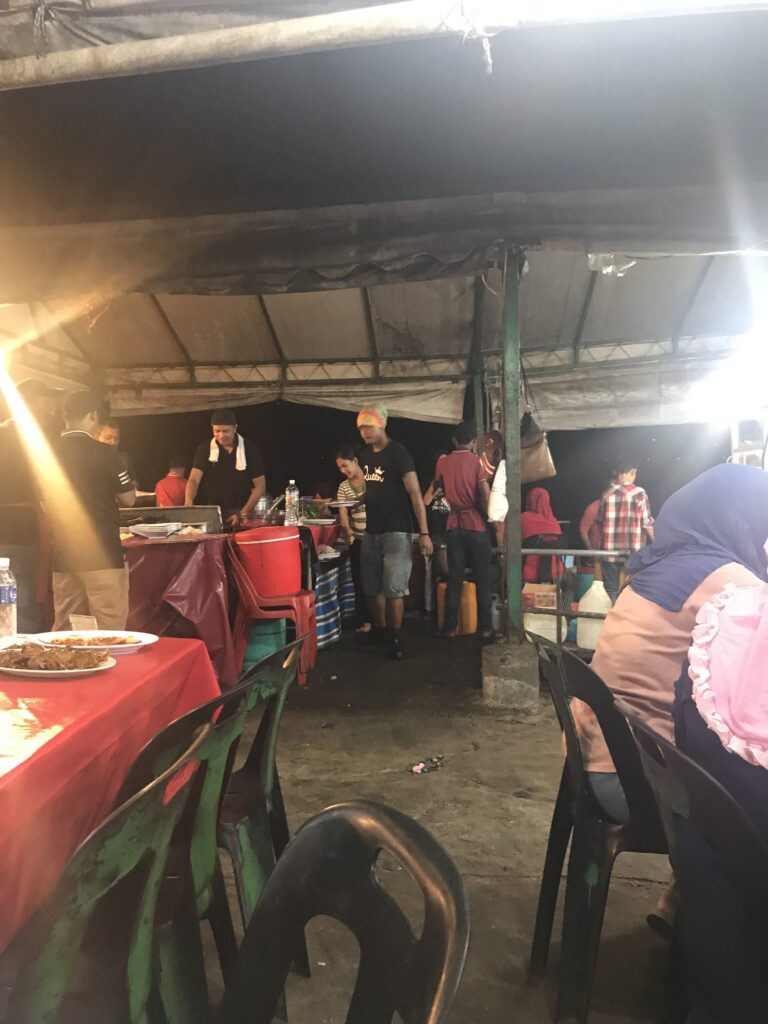 Nocny market kota kinabalu borneo sabah malezja